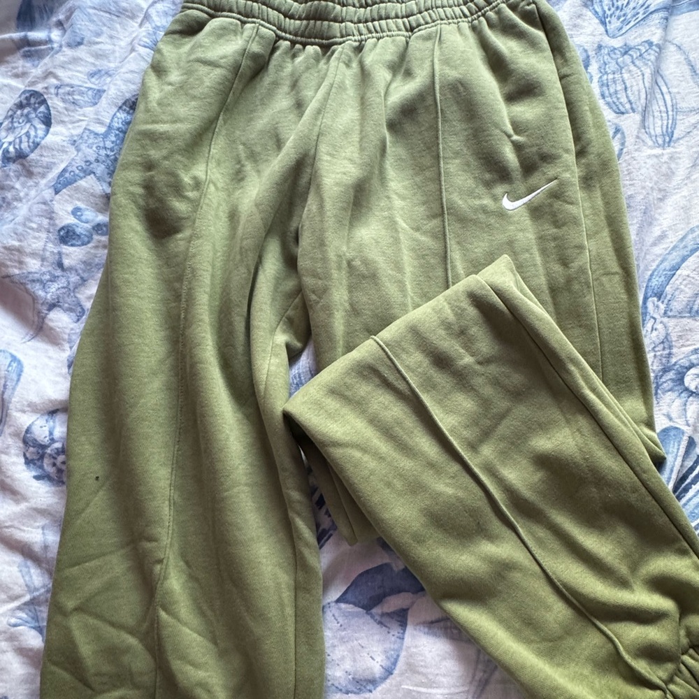Nike Green Joggers Relaxed Fit Sweatpants